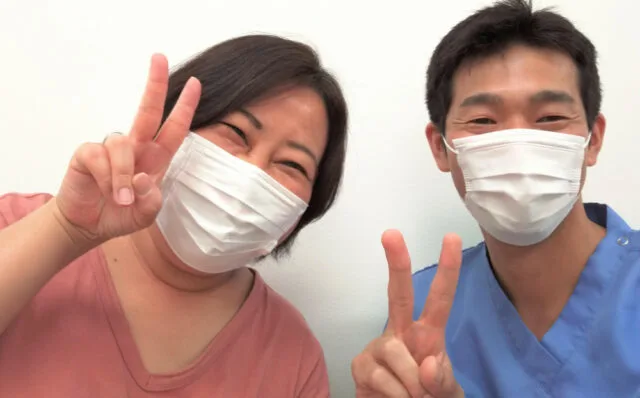 施術後のお客様と院長